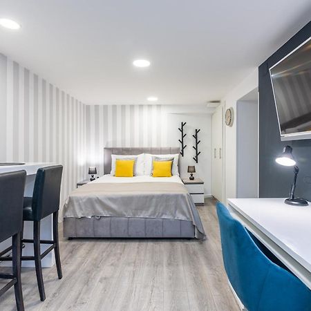 Small, Sweet & Cosy Apartments غييكا المظهر الخارجي الصورة