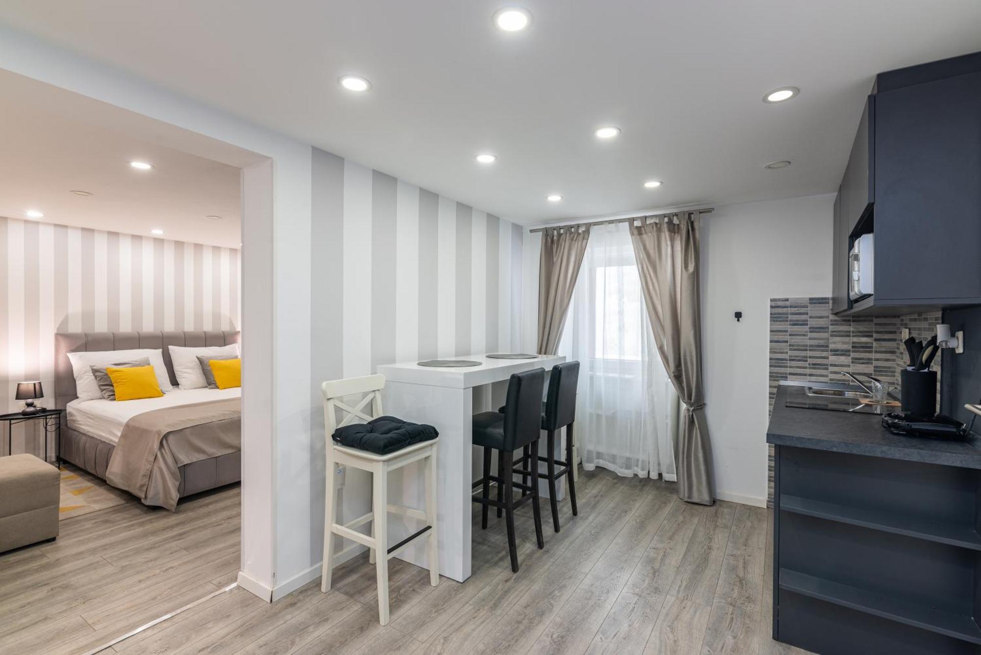 Small, Sweet & Cosy Apartments غييكا المظهر الخارجي الصورة